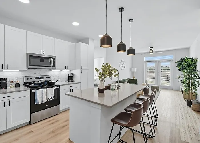 99 Modern 2b2b Near Stockyards, Pool & Gym, 7m To Dickies Stadium, 15m To At&t Stadium *