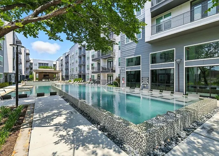99 Modern 2b2b Near Stockyards, Pool & Gym, 7m To Dickies Stadium, 15m To At&t Stadium *