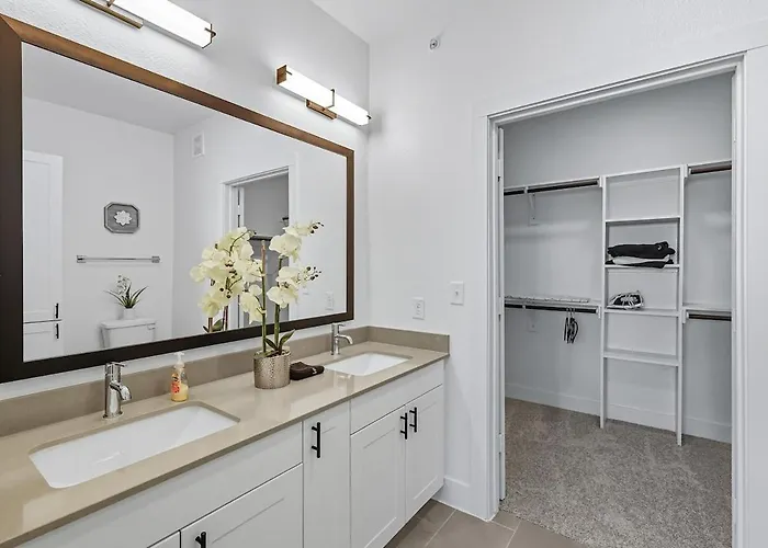 99 Modern 2b2b Near Stockyards, Pool & Gym, 7m To Dickies Stadium, 15m To At&t Stadium *