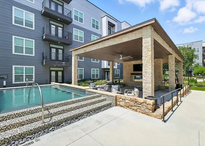 99 Modern 2b2b Near Stockyards, Pool & Gym, 7m To Dickies Stadium, 15m To At&t Stadium *