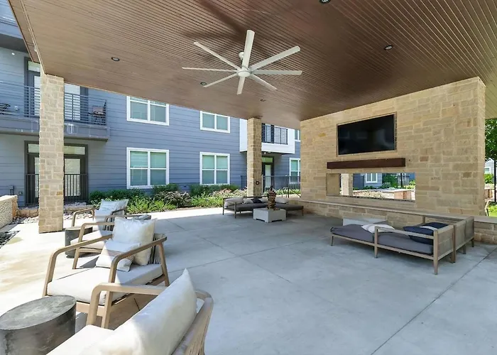 99 Modern 2b2b Near Stockyards, Pool & Gym, 7m To Dickies Stadium, 15m To At&t Stadium *