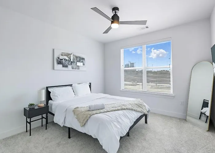 Apartamento 99 Modern 2b2b Near Stockyards, Pool & Gym, 7m To Dickies Stadium, 15m To At&t Stadium