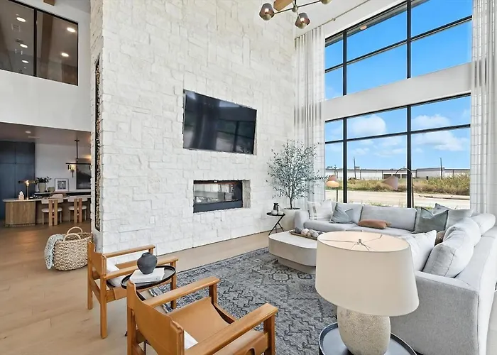 Apartamento 99 Modern 2b2b Near Stockyards, Pool & Gym, 7m To Dickies Stadium, 15m To At&t Stadium *