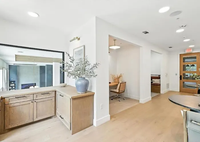 99 Modern 2b2b Near Stockyards, Pool & Gym, 7m To Dickies Stadium, 15m To At&t Stadium *