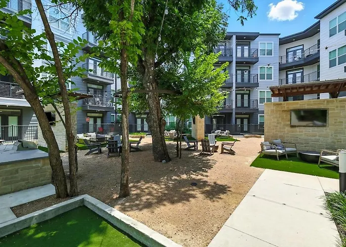 99 Modern 2b2b Near Stockyards, Pool & Gym, 7m To Dickies Stadium, 15m To At&t Stadium *